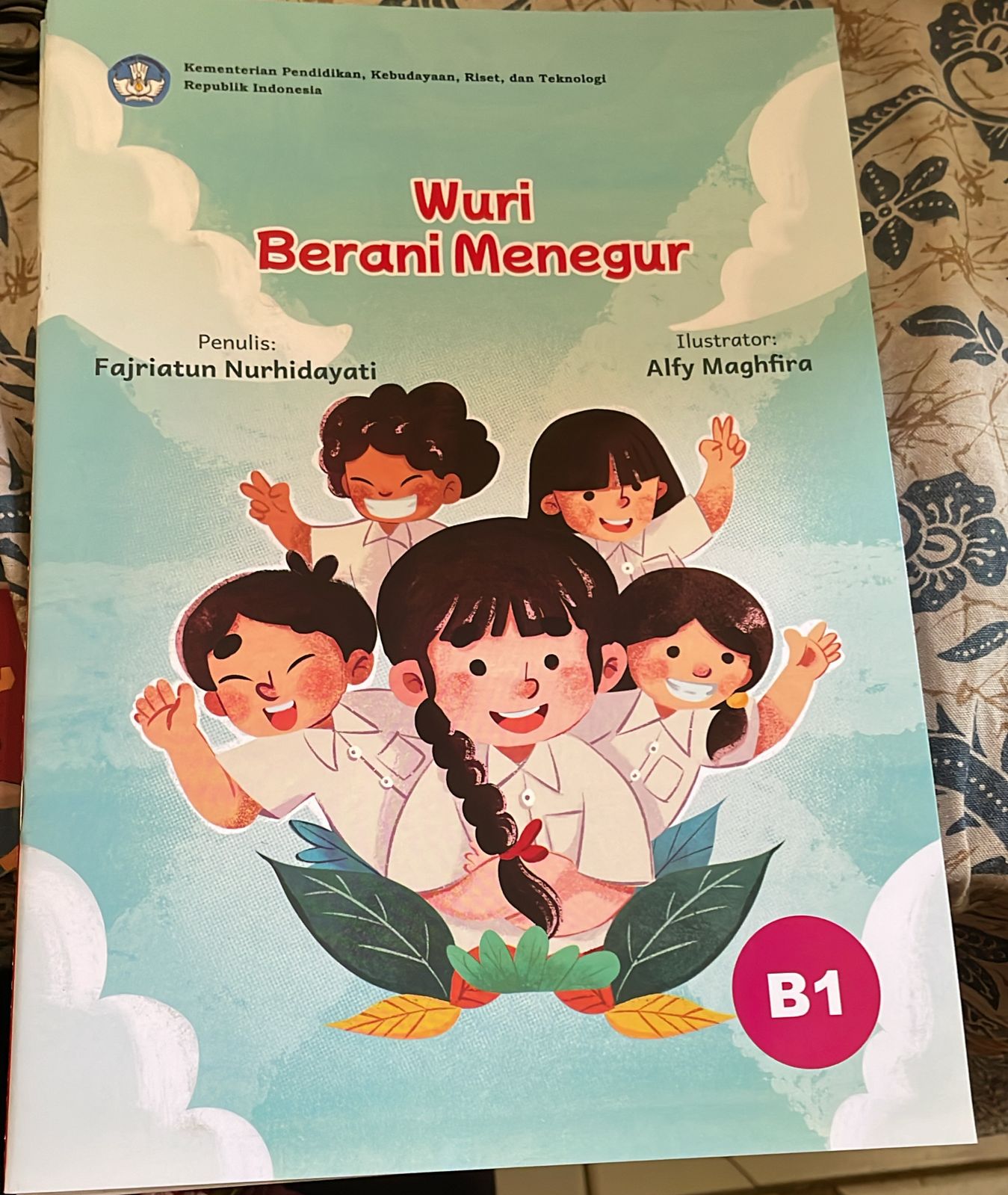 Sampul Wuri Berani Menegur