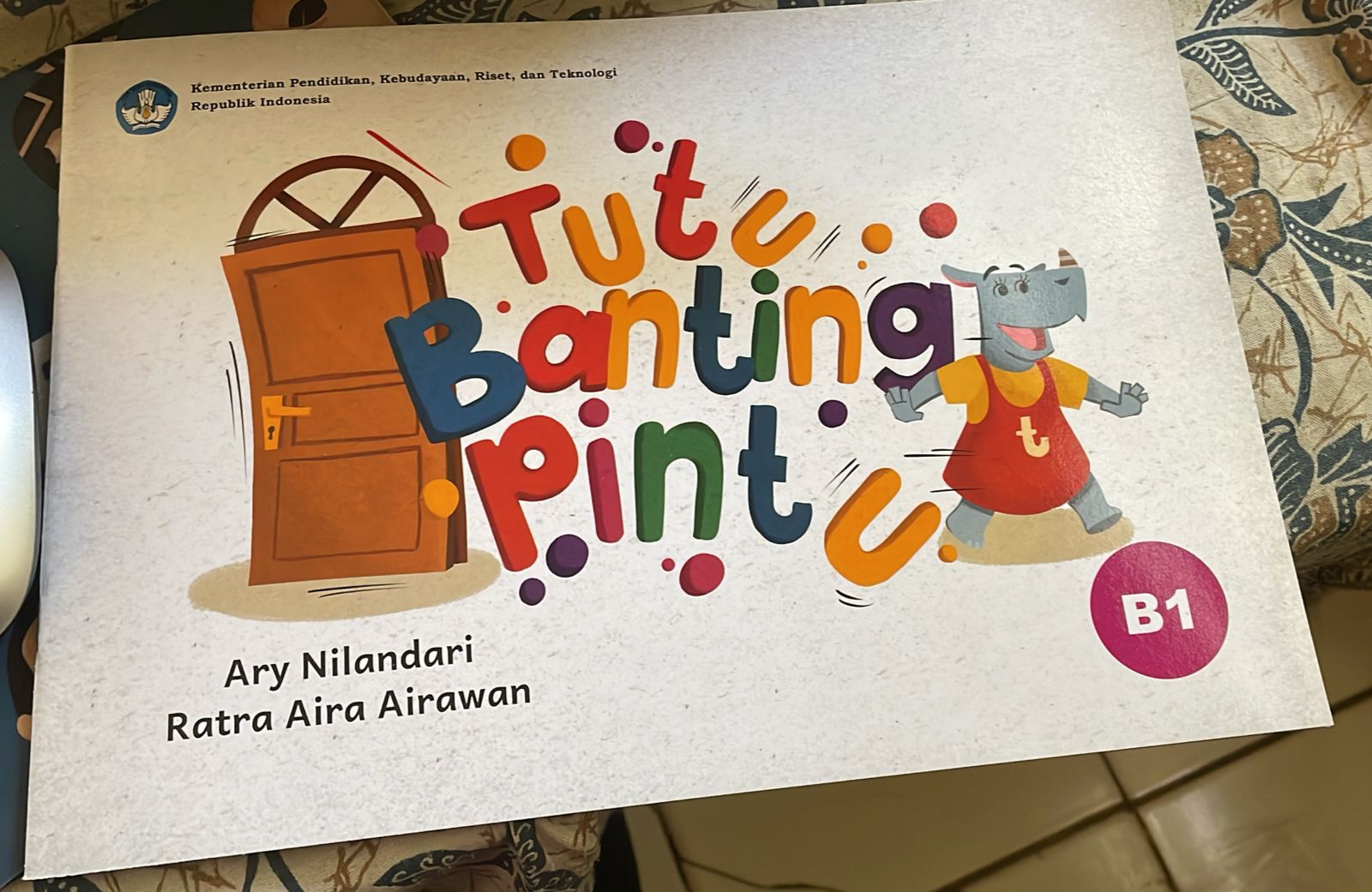 Sampul Tutu Banting Pintu