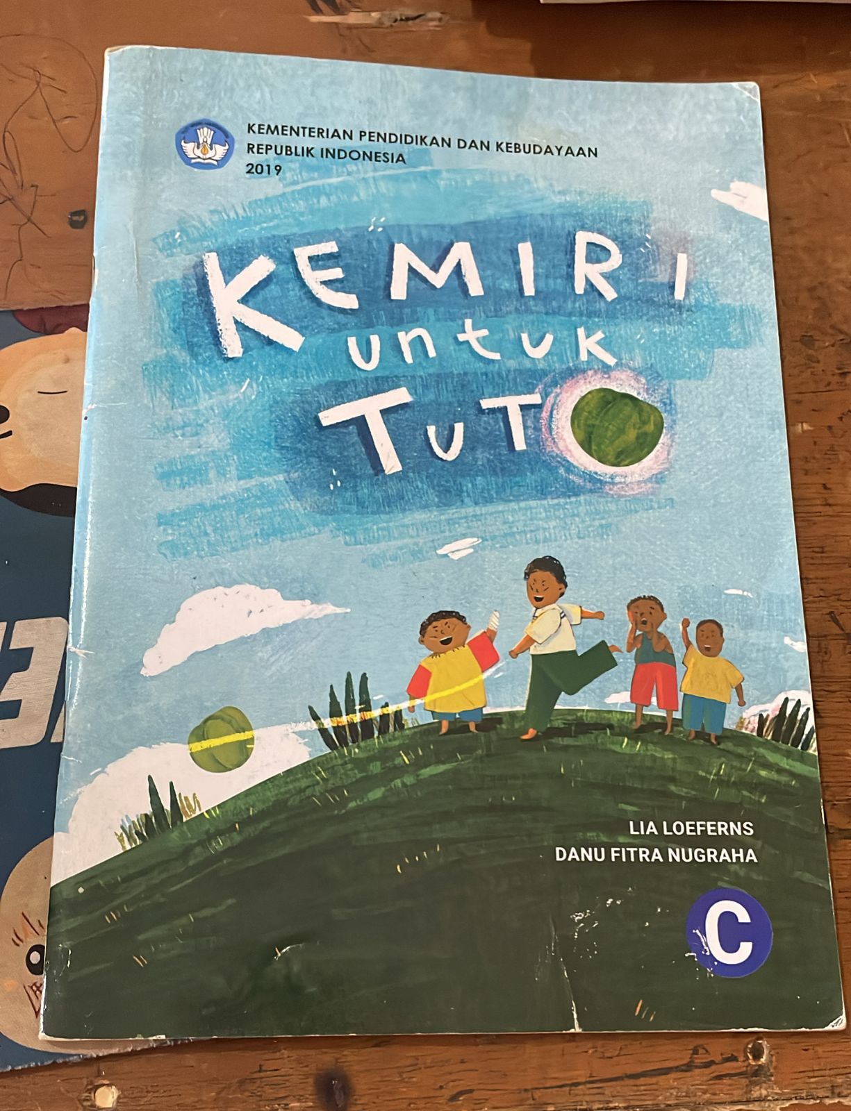 Sampul Kemiri untuk Tut