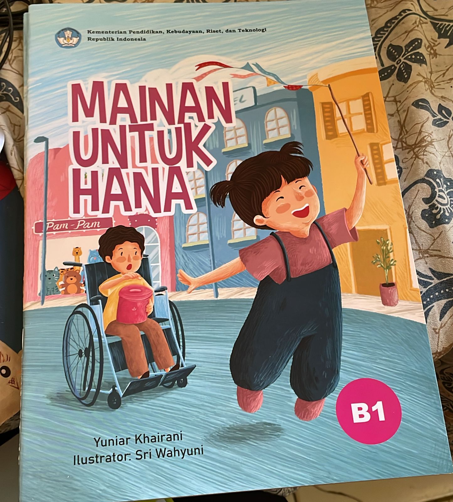 Sampul Mainan Untuk Hana