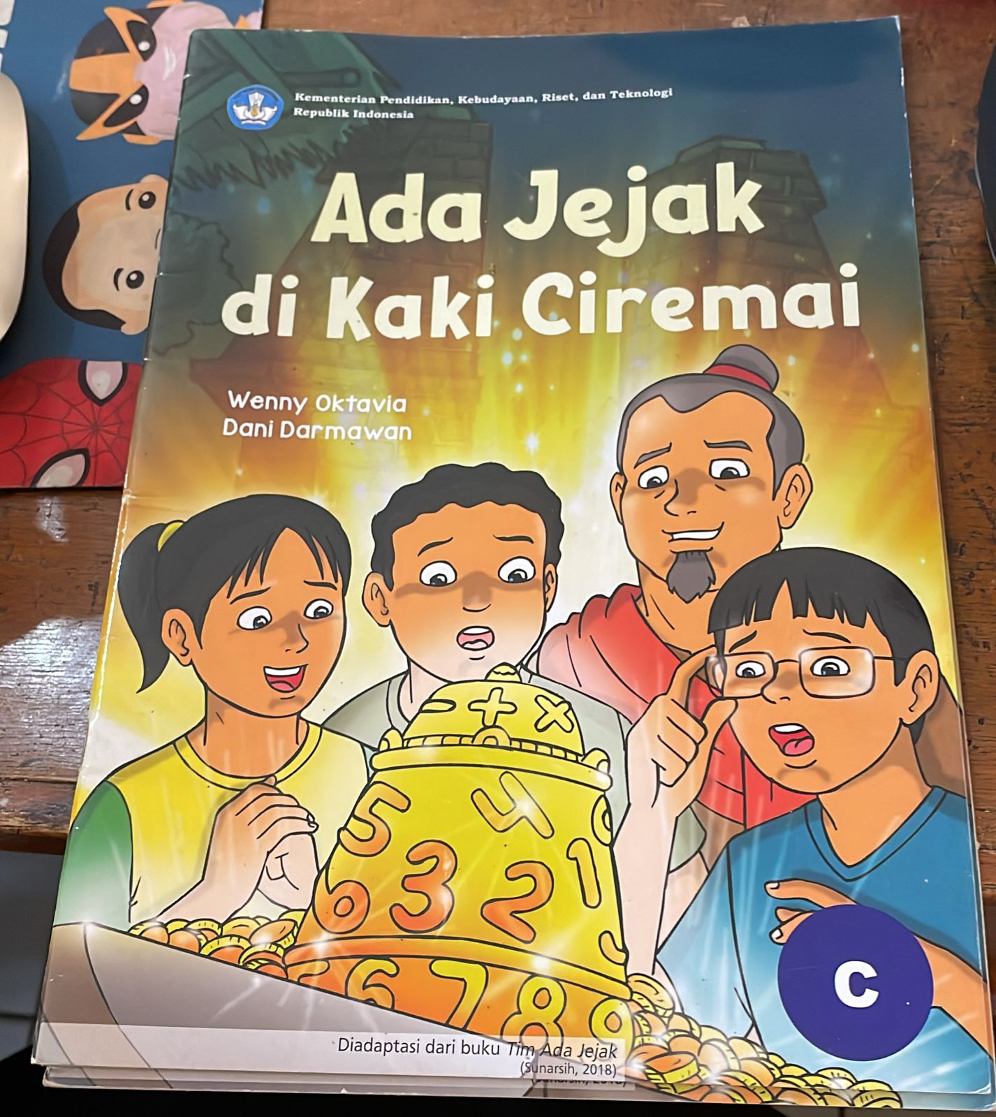 Sampul Ada jejak di Kaki Ciremai