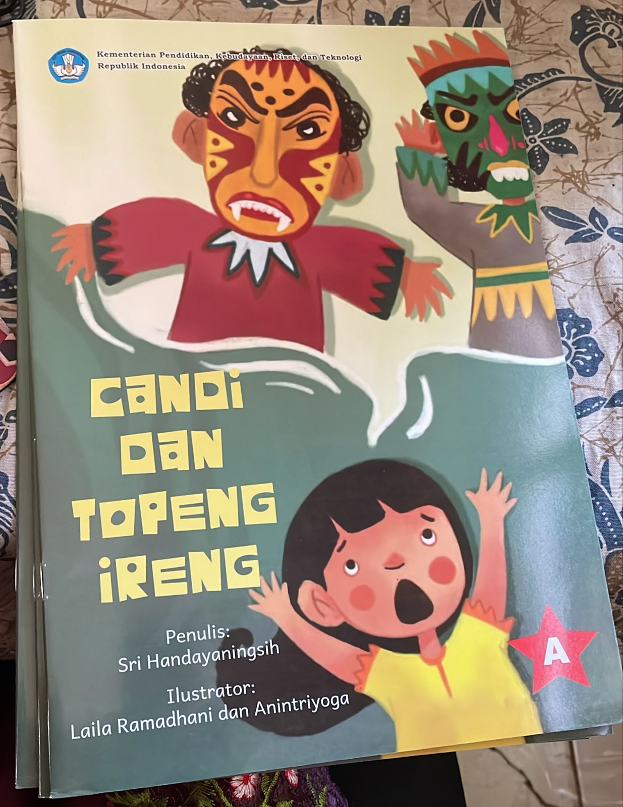 Sampul Candi Dan Topeng Ireng