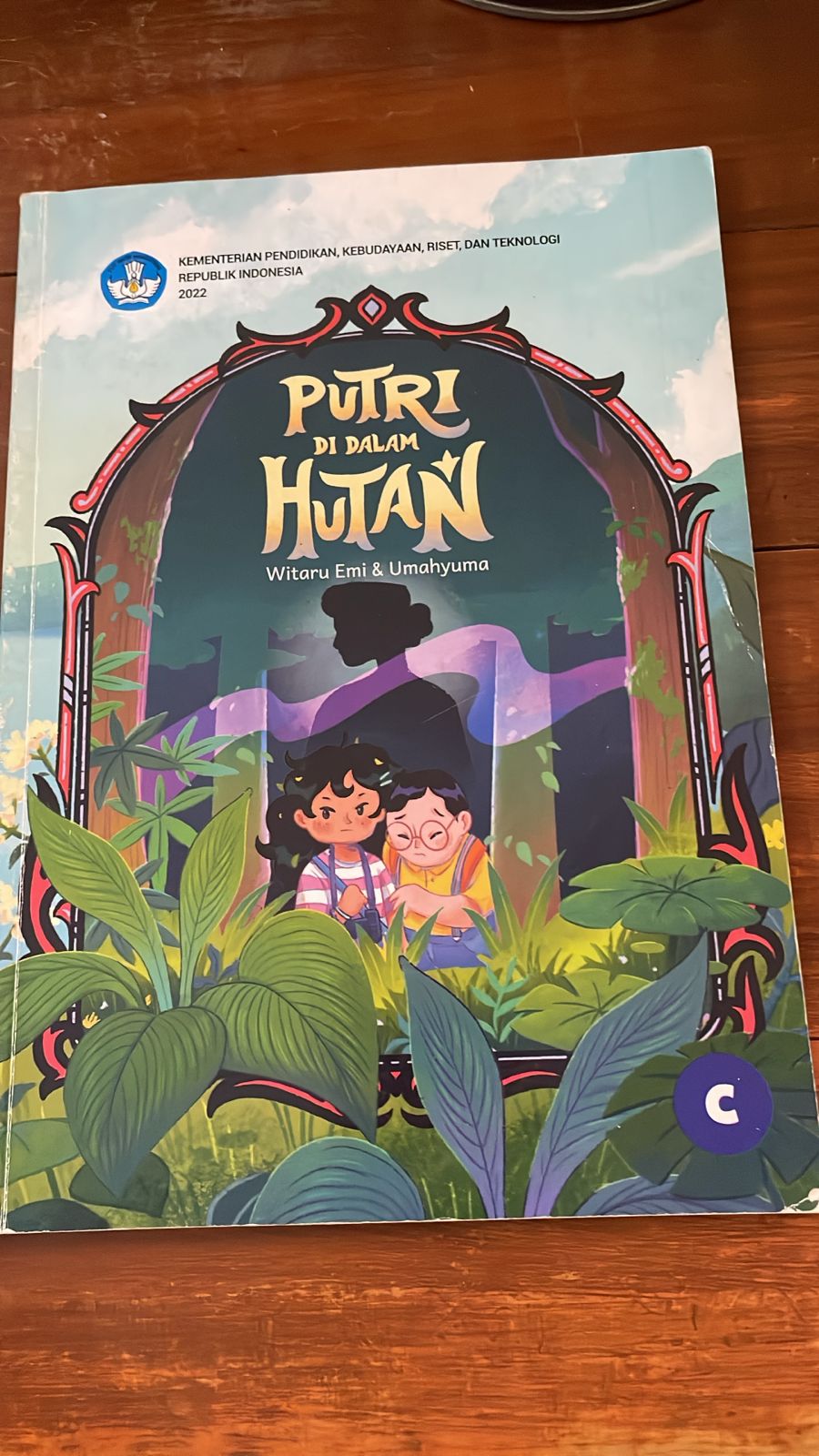 Sampul Putri di dalam Hutan