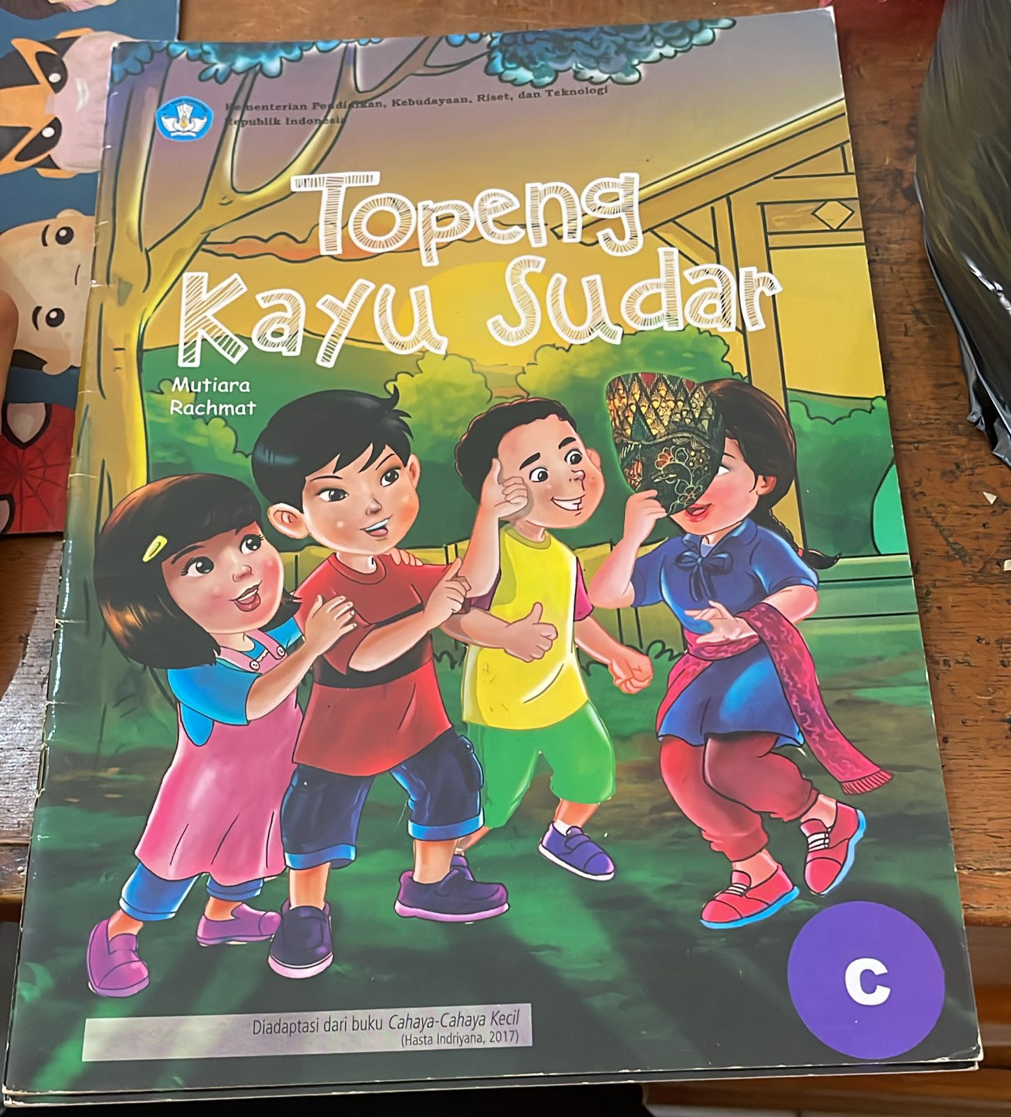 Sampul Topeng Kayu Sudar