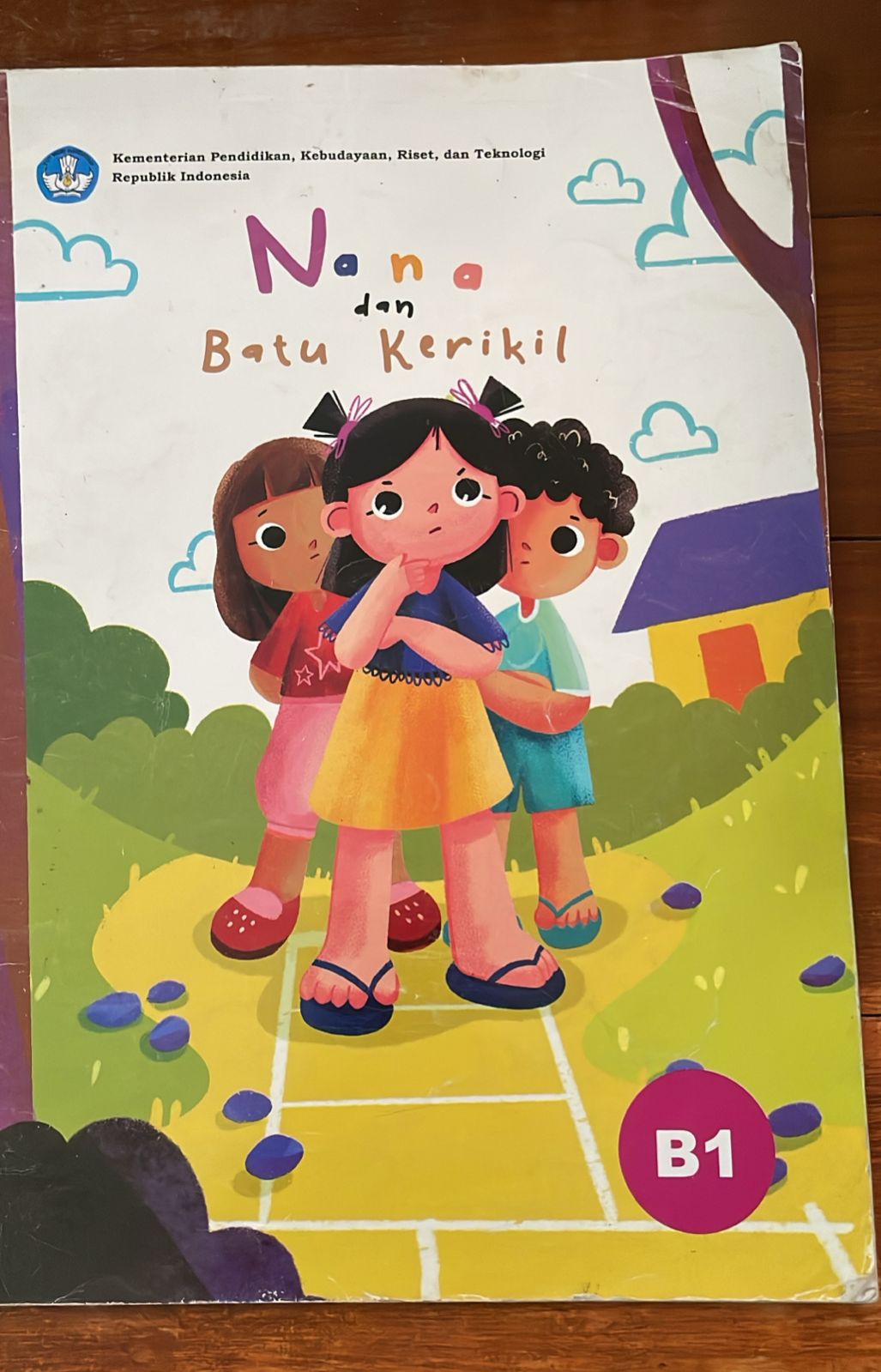 Sampul Nana dan Batu Kerikil