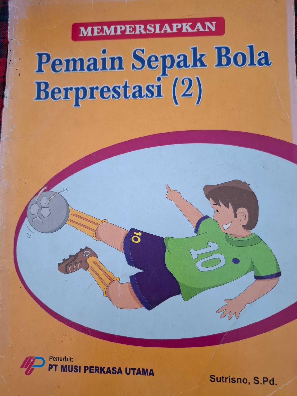 Sampul Mempersiapkan Bermain Sepak Bola Berprestasi (2)