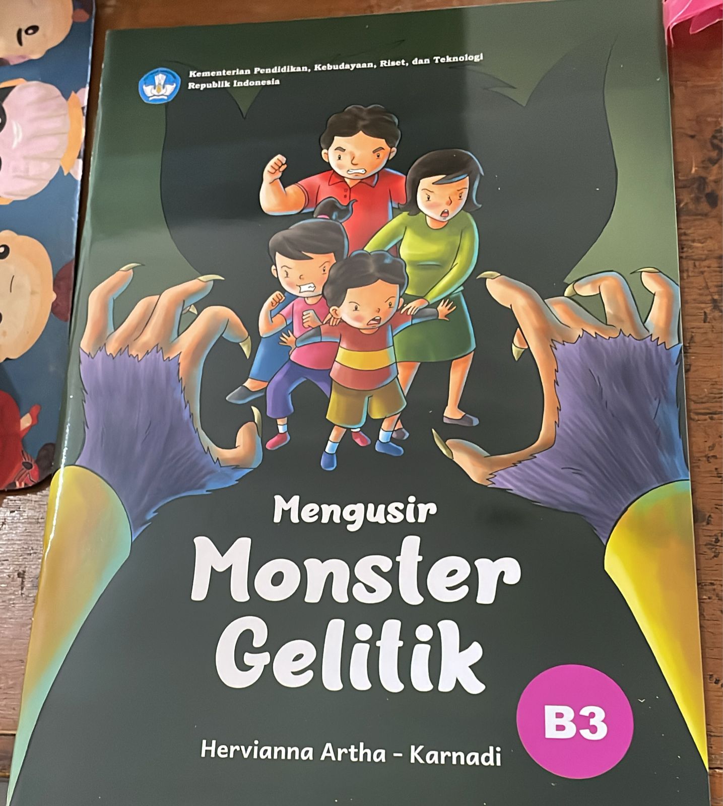 Sampul Mengusir Monster Gelitik